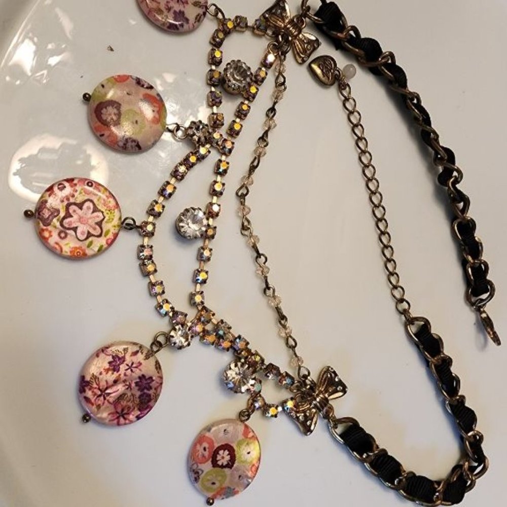 BETSEY JOHNSON CHARM NECKLACE WITH PINK AND CRYSTAL BLACK RIBBON